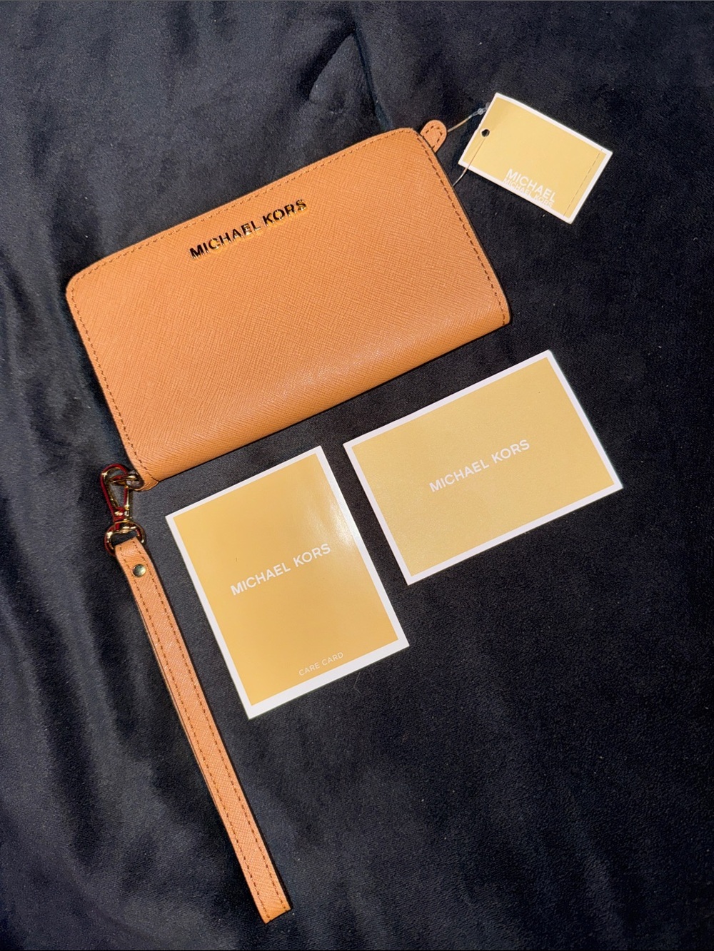 Michael Kors Leather Jet Set Travel Slim Tech Wristlet Acorn Tan Classic Wallet